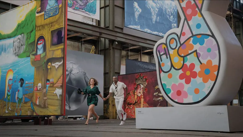 couple run around in art'otel gallery