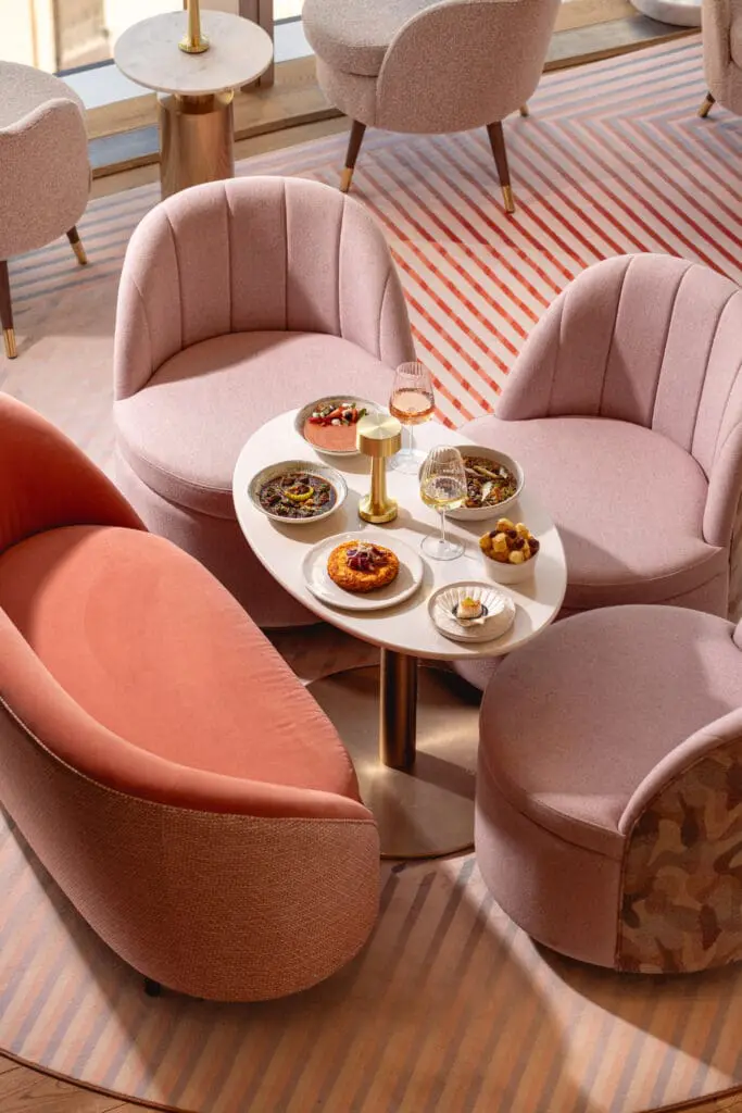 JOIA restaurant seating