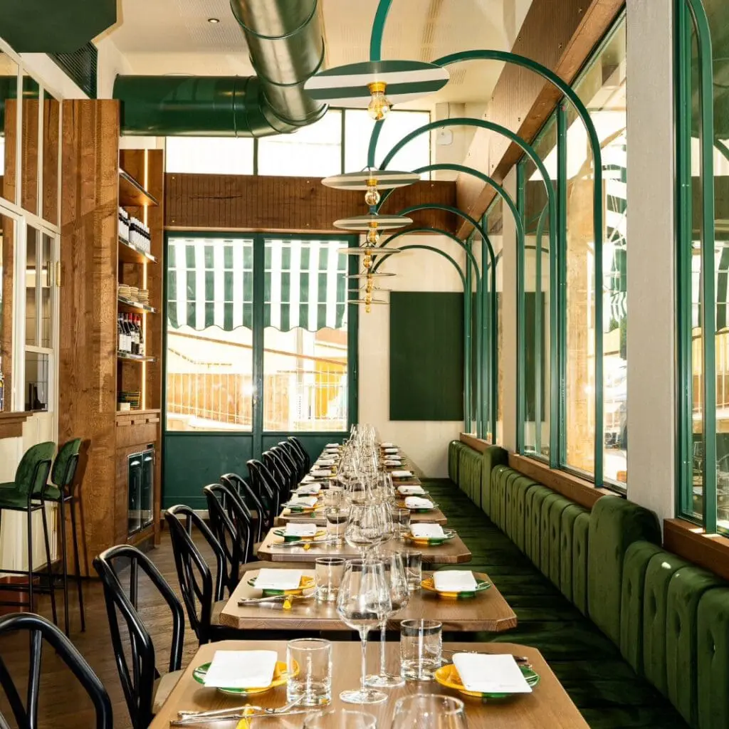 Green interior of Gregorio Venite in pace interior