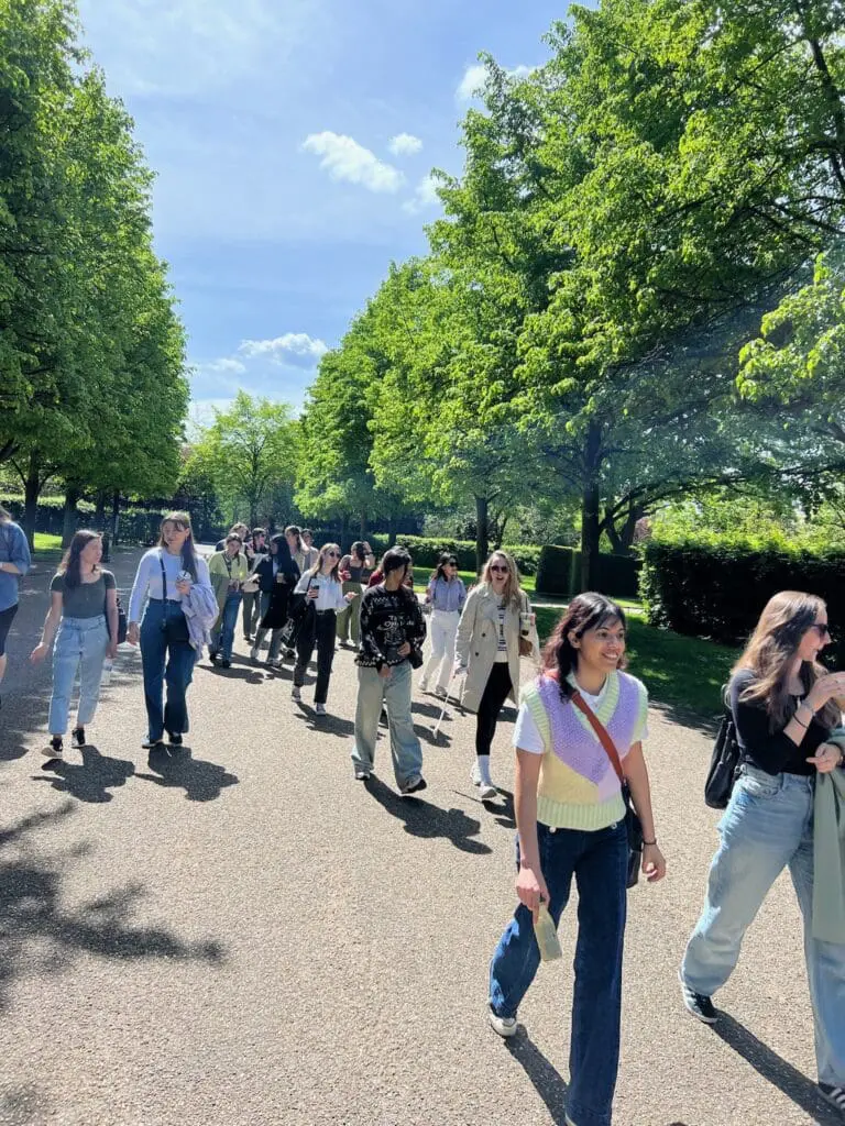 Group of people from Girls Who Walk walking through a park in London