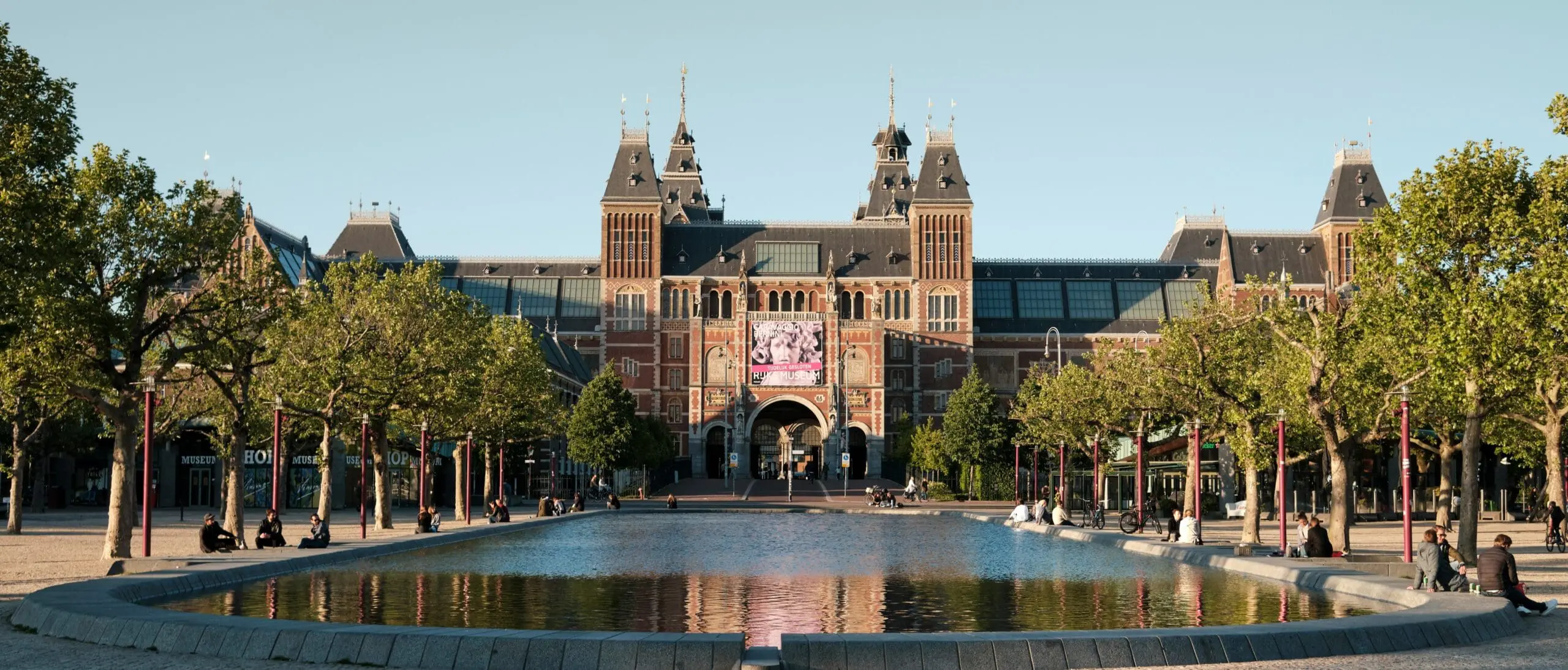 Wide exterior of the Rijksmuseum in Amsterdam
