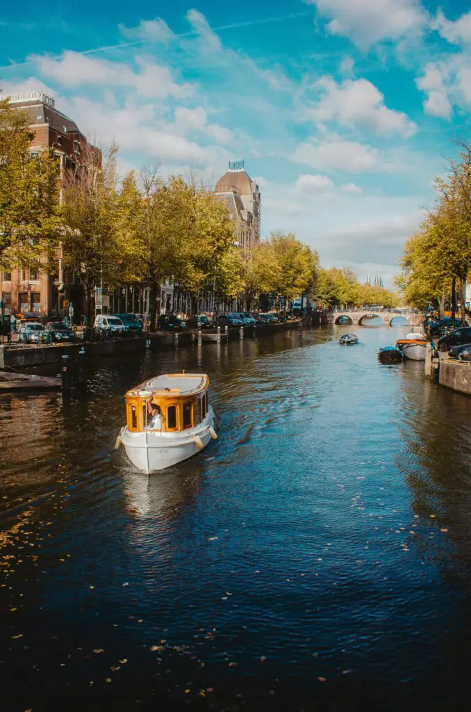 summer scenes in amsterdam central hotel